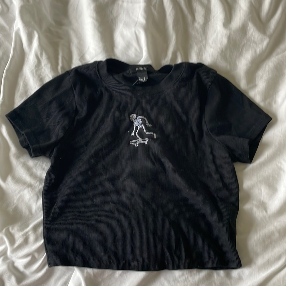 Forever 21 skeleton on skateboard tee